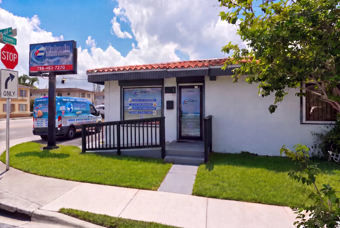 Fachada y acceso de Holguin Travels en Miami